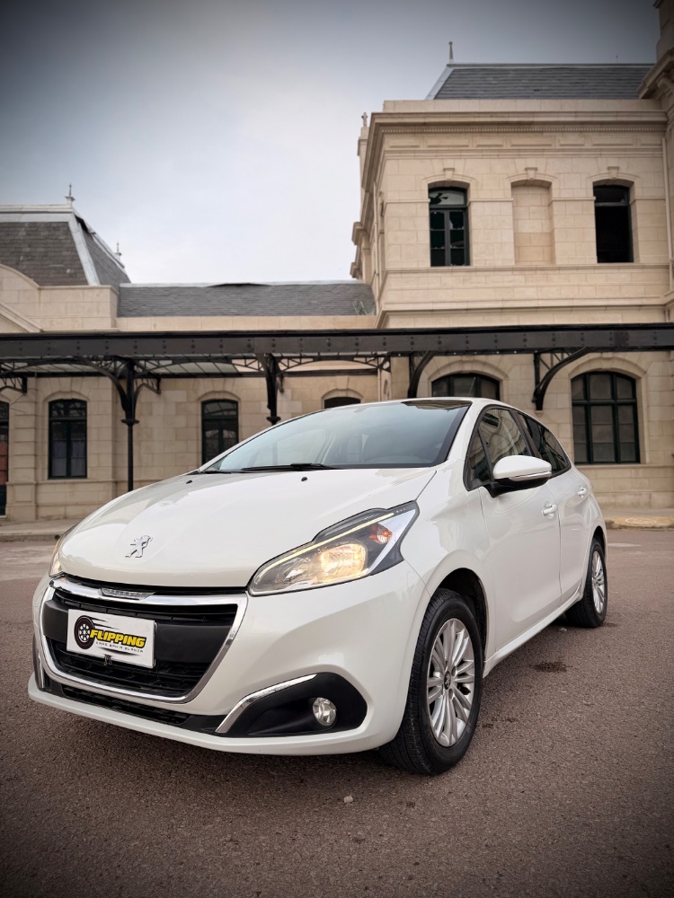 Peugeot 208 — foto 10