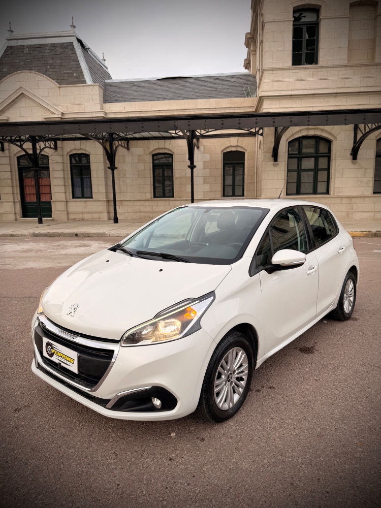 Peugeot 208 — foto 11
