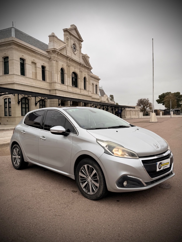 Peugeot 208 Feline — foto 8