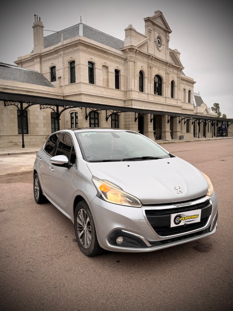 Peugeot 208 Feline — foto 9