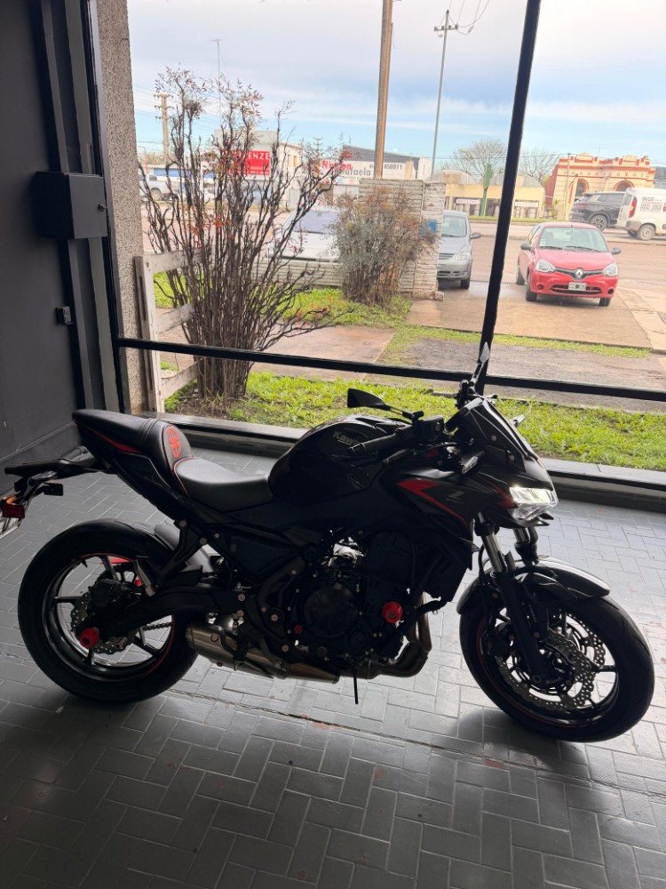 Kawasaki Z650 Naked — foto 2