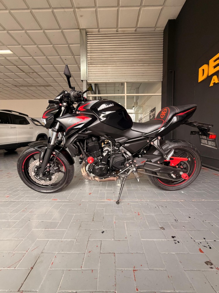Kawasaki Z650 Naked — foto 5