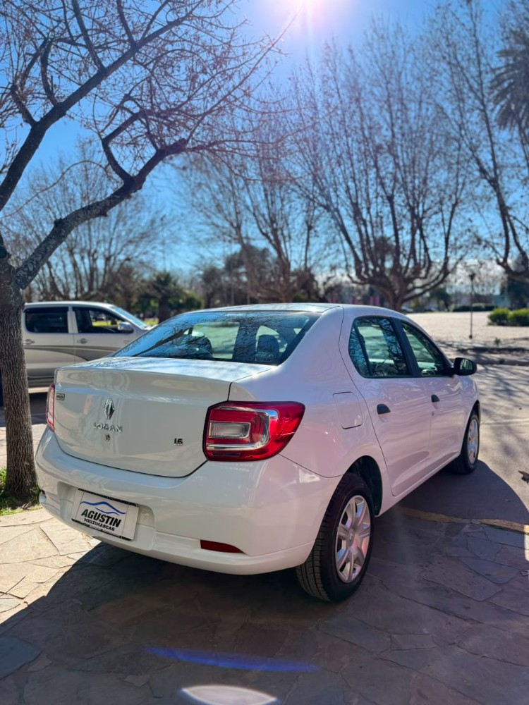 Renault Logan Expression — foto 5