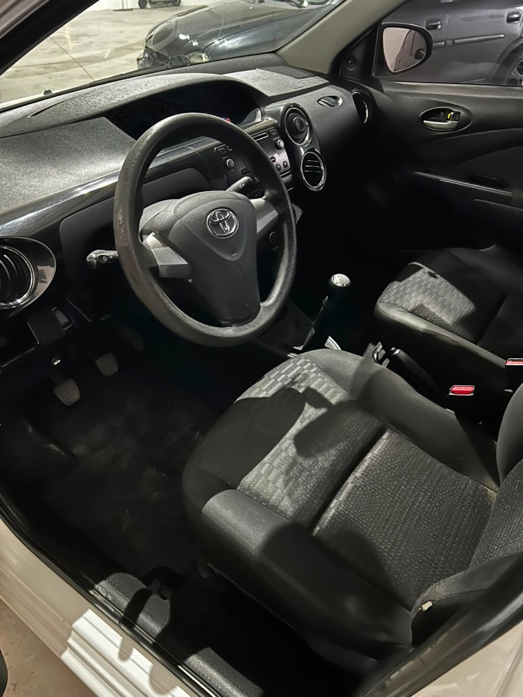 Toyota ETIOS XS 4P — foto 2