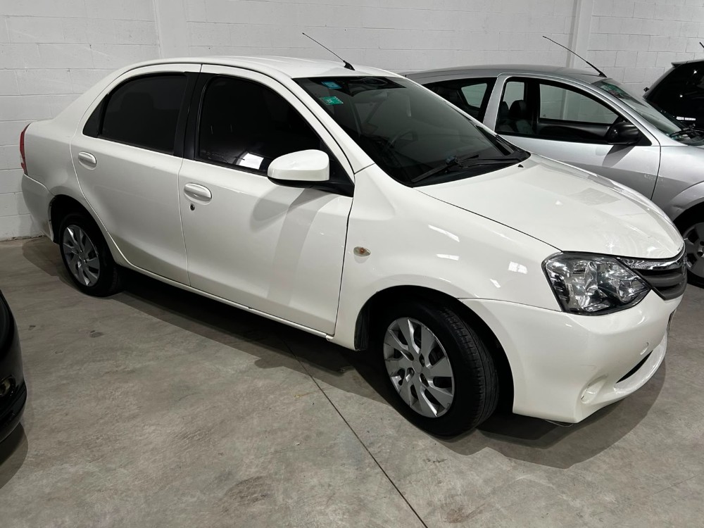 Toyota ETIOS XS 4P — foto 3