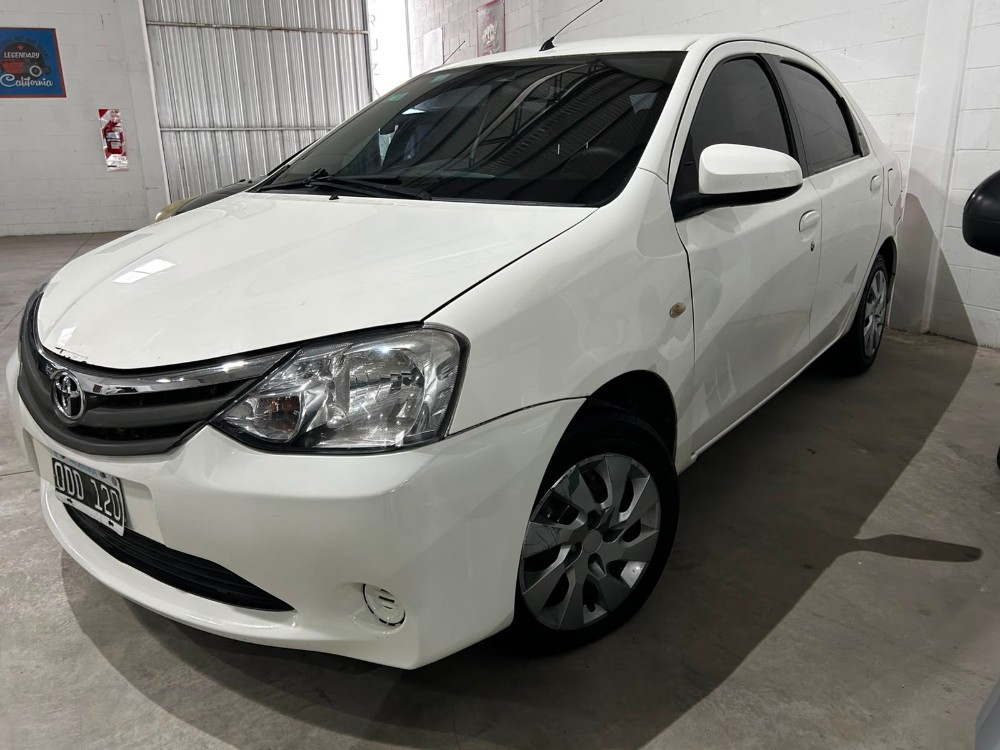 Toyota ETIOS XS 4P — foto 4