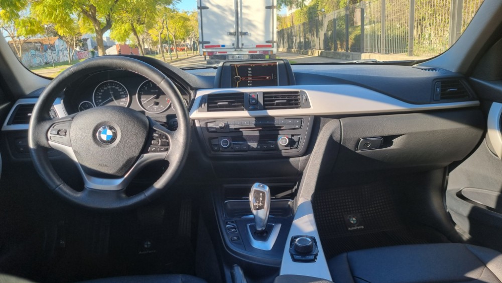 BMW Serie 3 320i — foto 9