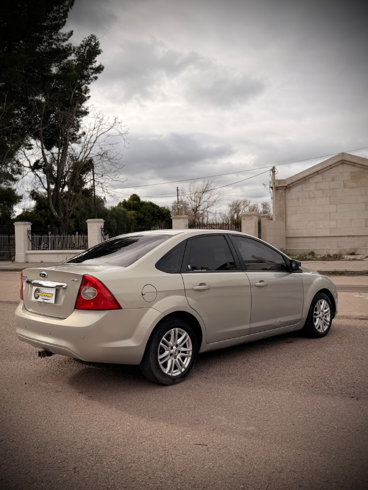 Ford FOCUS GHIA — foto 9