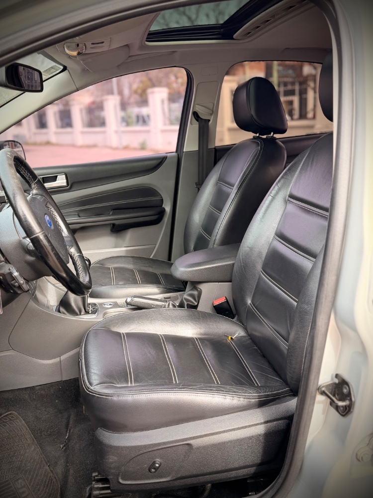 Ford FOCUS GHIA — foto 10
