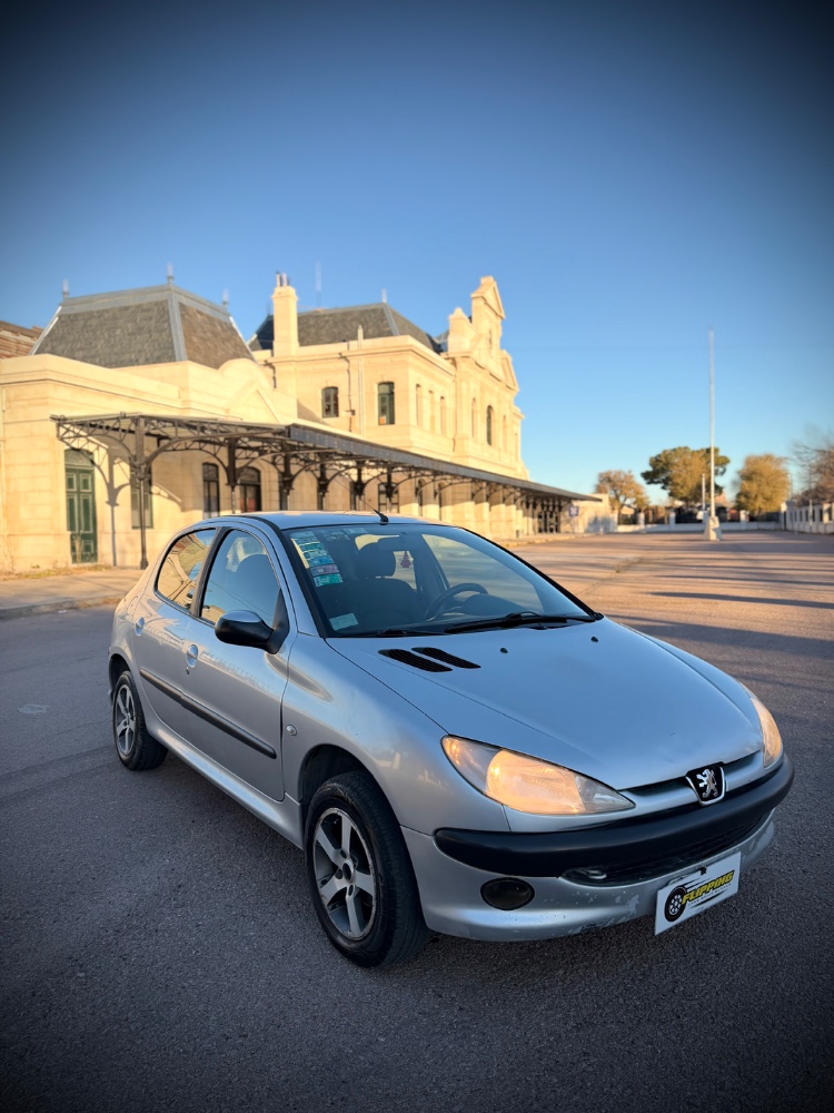 Peugeot 207 COMPACT — foto 3