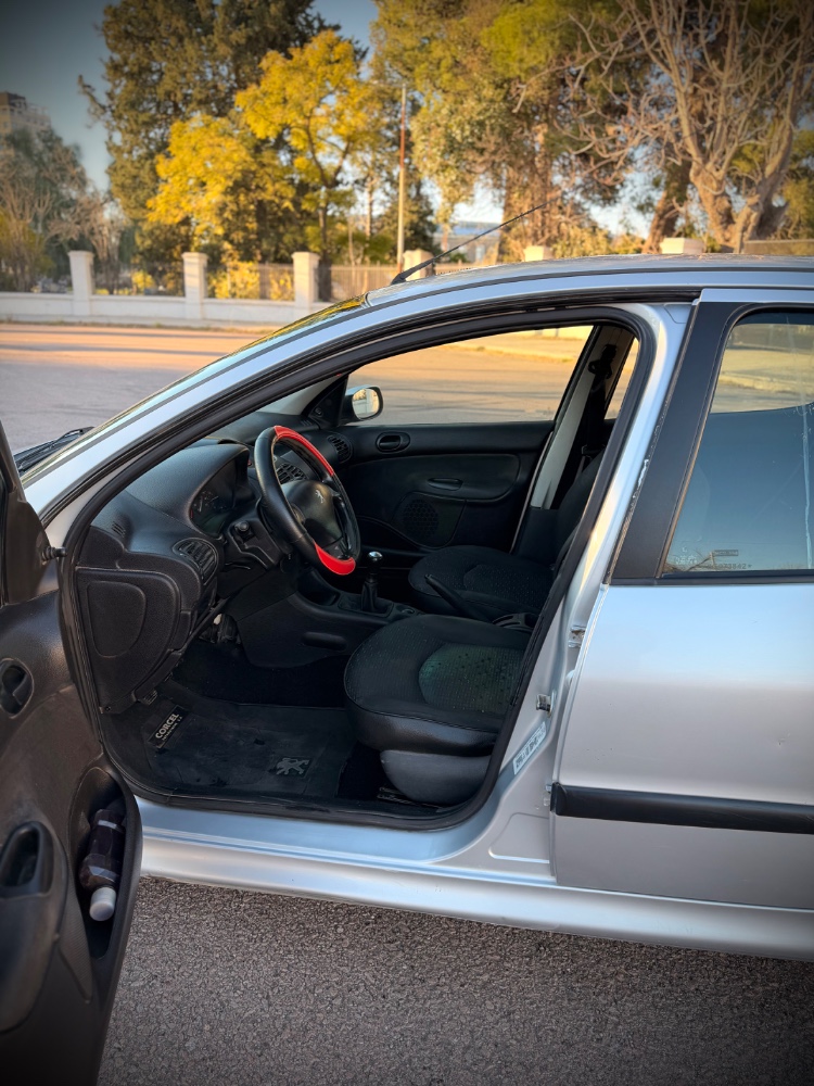 Peugeot 207 COMPACT — foto 6