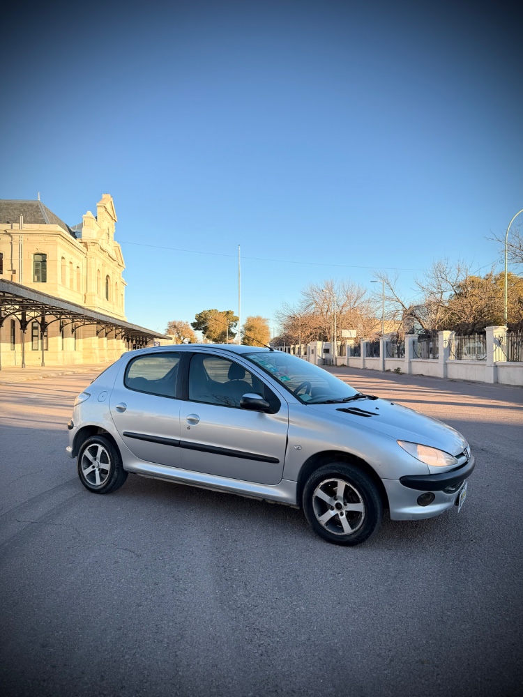 Peugeot 207 COMPACT — foto 9