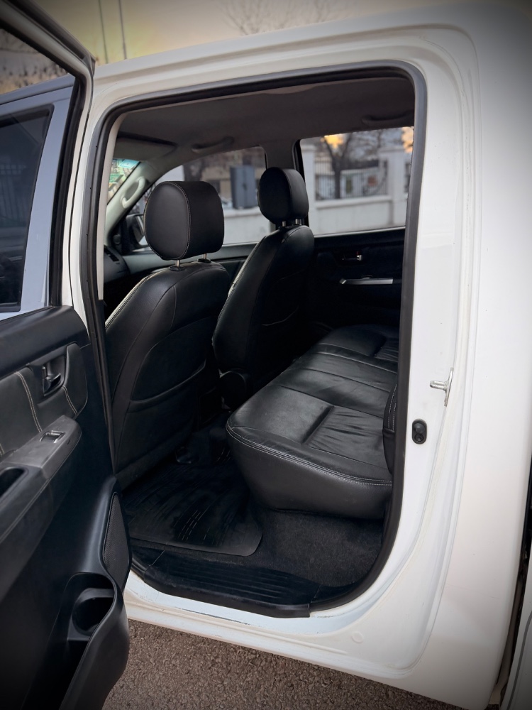 Toyota Hilux SRV — foto 2
