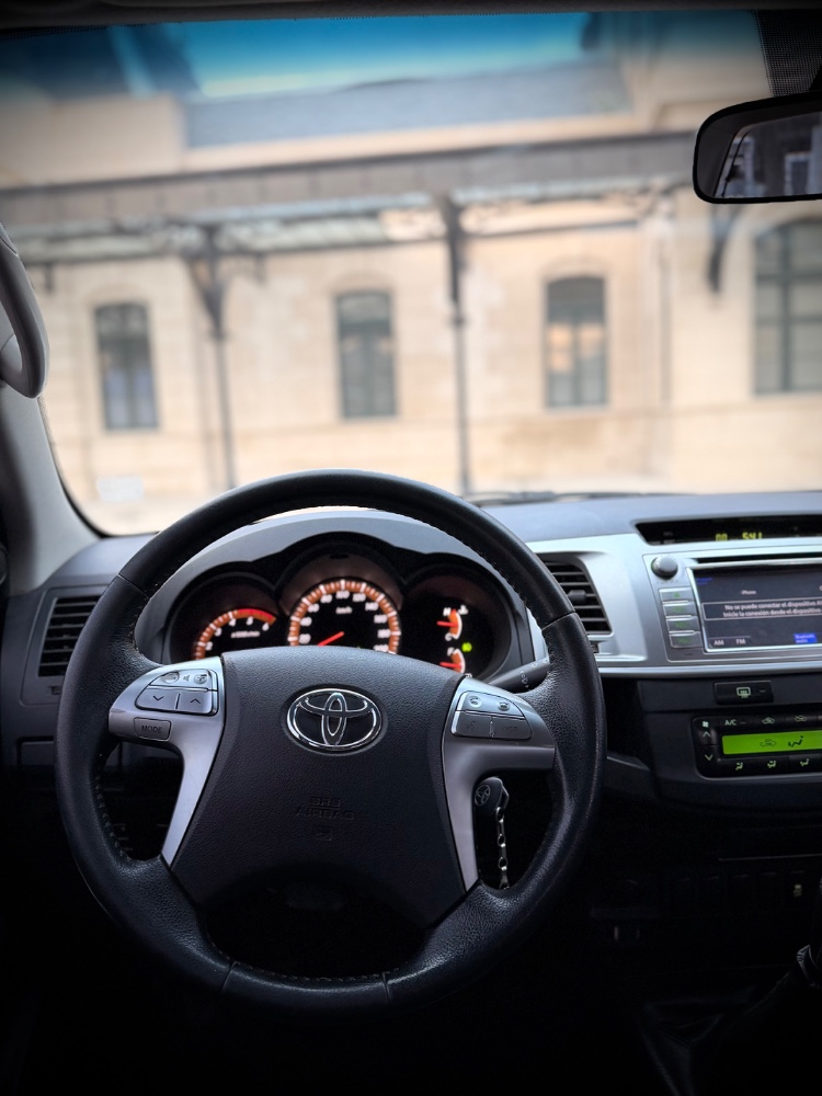Toyota Hilux SRV — foto 3