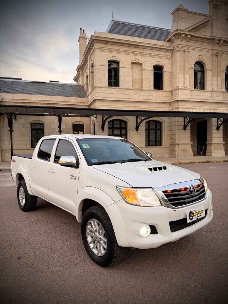 Toyota Hilux SRV — foto 10