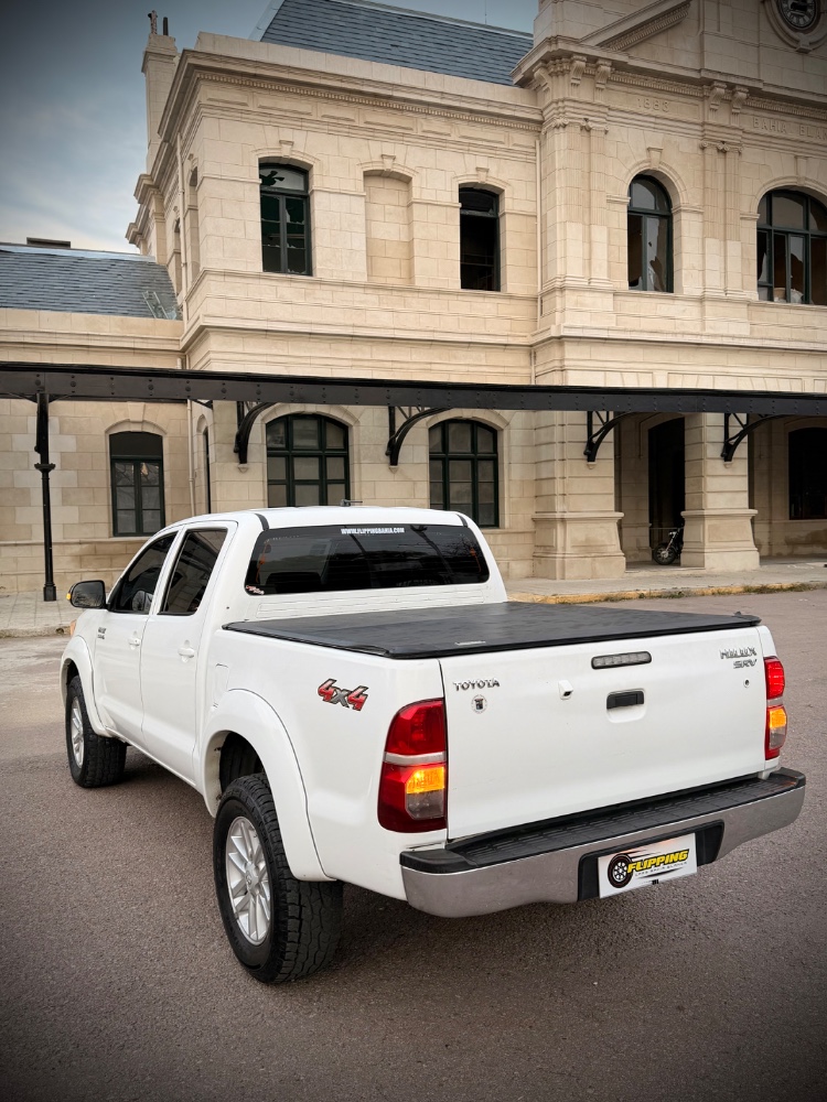 Toyota Hilux SRV — foto 11