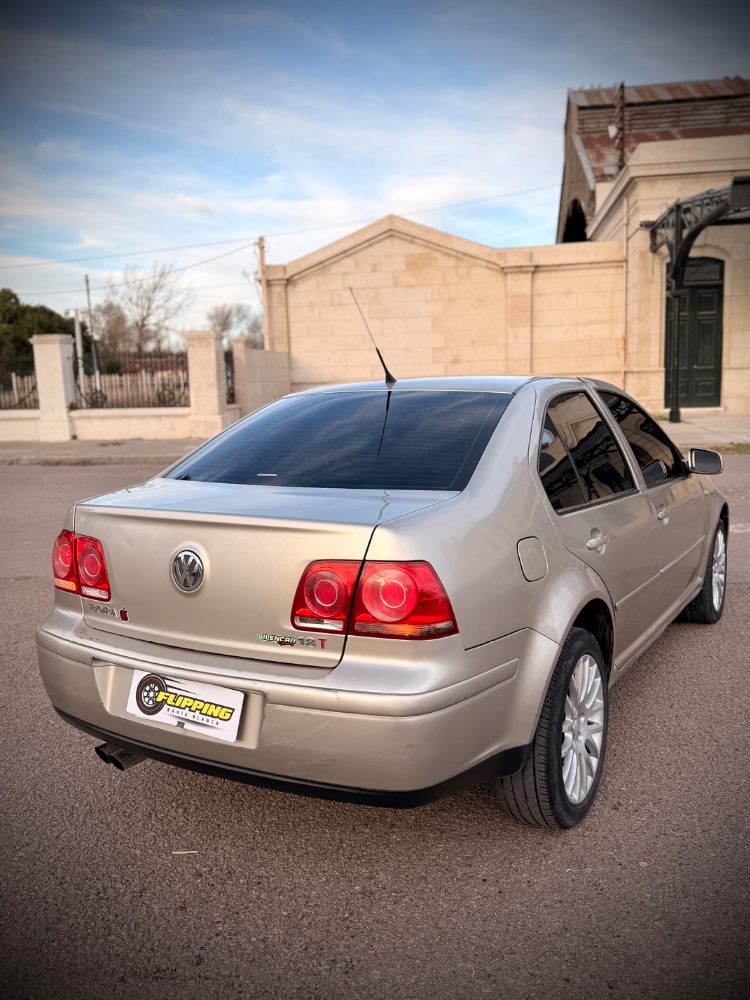 Volkswagen BORA 4P 1,8 T Highline 180CV — foto 7
