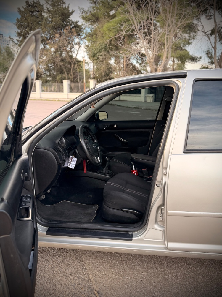 Volkswagen BORA 4P 1,8 T Highline 180CV — foto 9