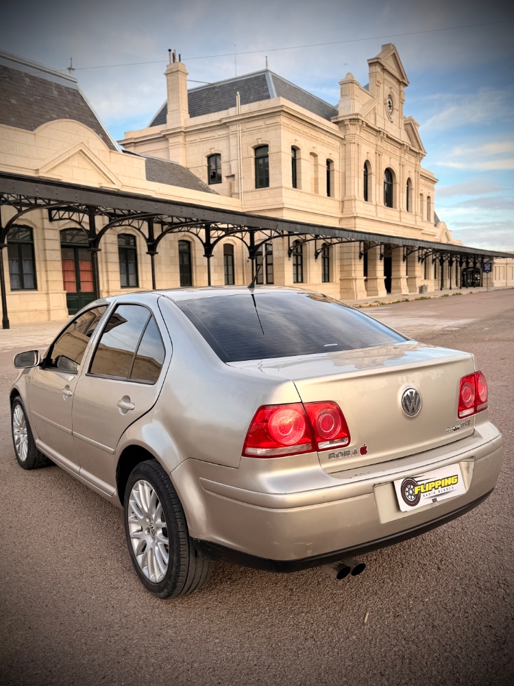 Volkswagen BORA 4P 1,8 T Highline 180CV — foto 10