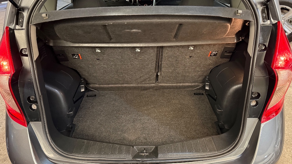 Nissan NOTE 5P 1,6 Exclusive Pure Drive CVT — foto 10