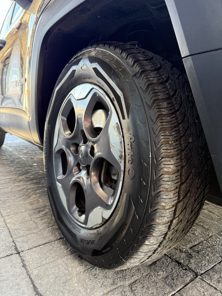 Jeep Renegade Sport — foto 12