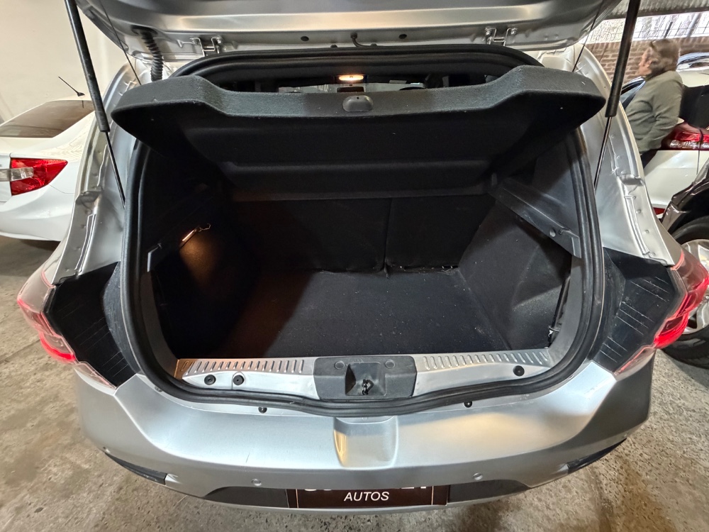 Renault SANDERO STEPWAY 5P 1,6 16V Intens CVT — foto 9