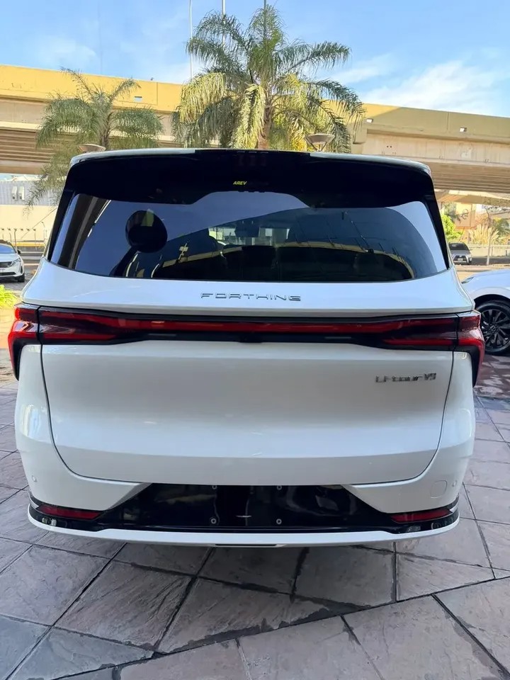 Forthing V9  PHEV Van 1,5 T AT 7asientos Hibrido — foto 2
