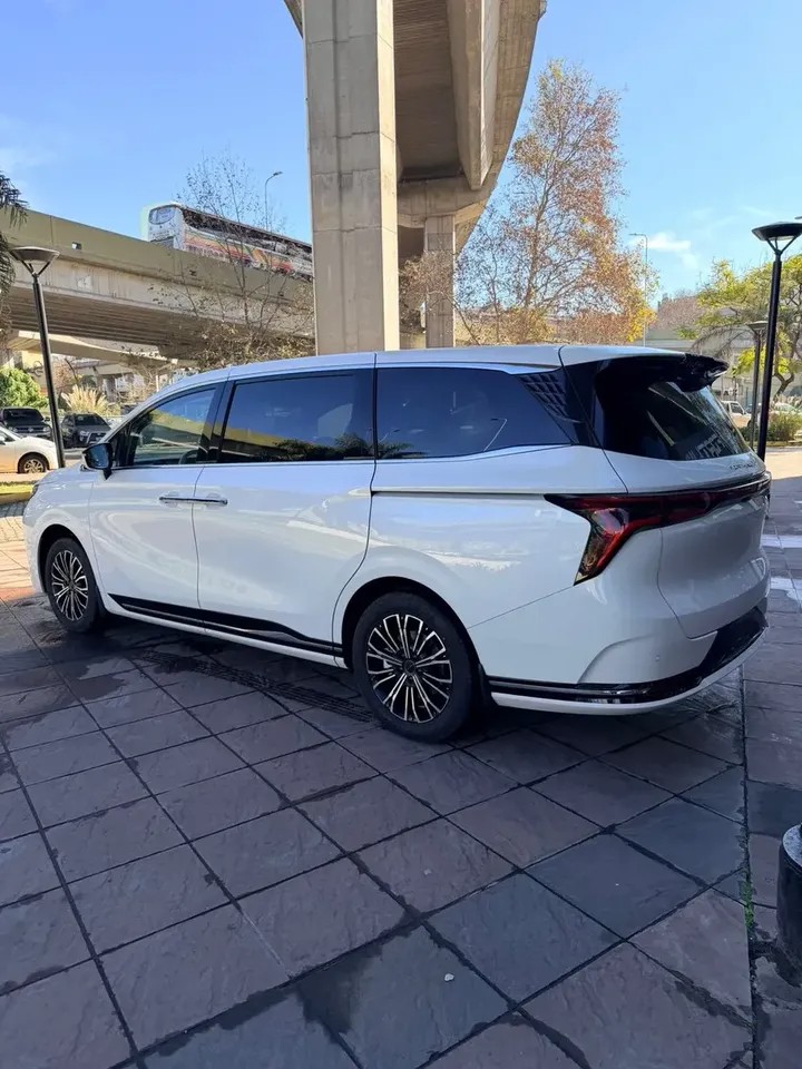 Forthing V9  PHEV Van 1,5 T AT 7asientos Hibrido — foto 4