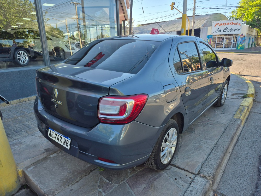 Renault Logan 4P 1,6 16V Life — foto 4