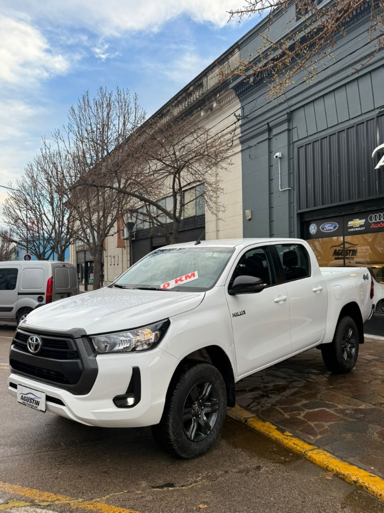Toyota Hilux SR — foto 3