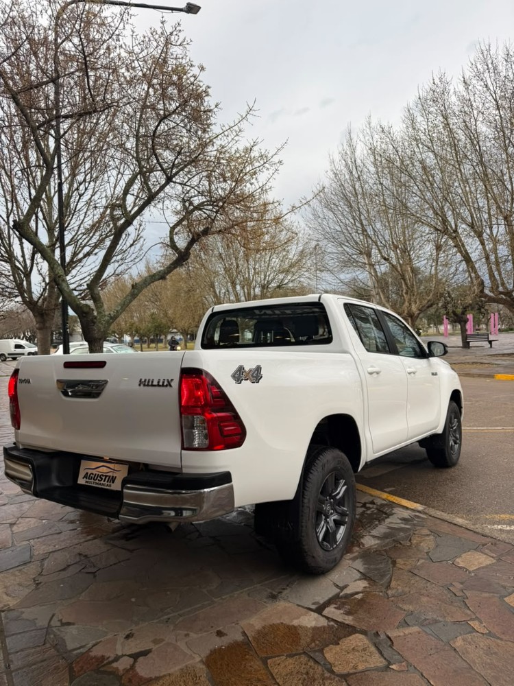Toyota Hilux SR — foto 6