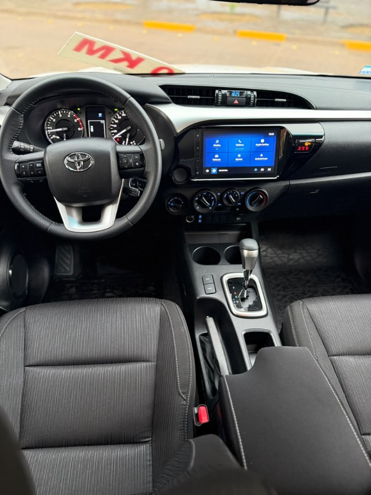Toyota Hilux SR — foto 8