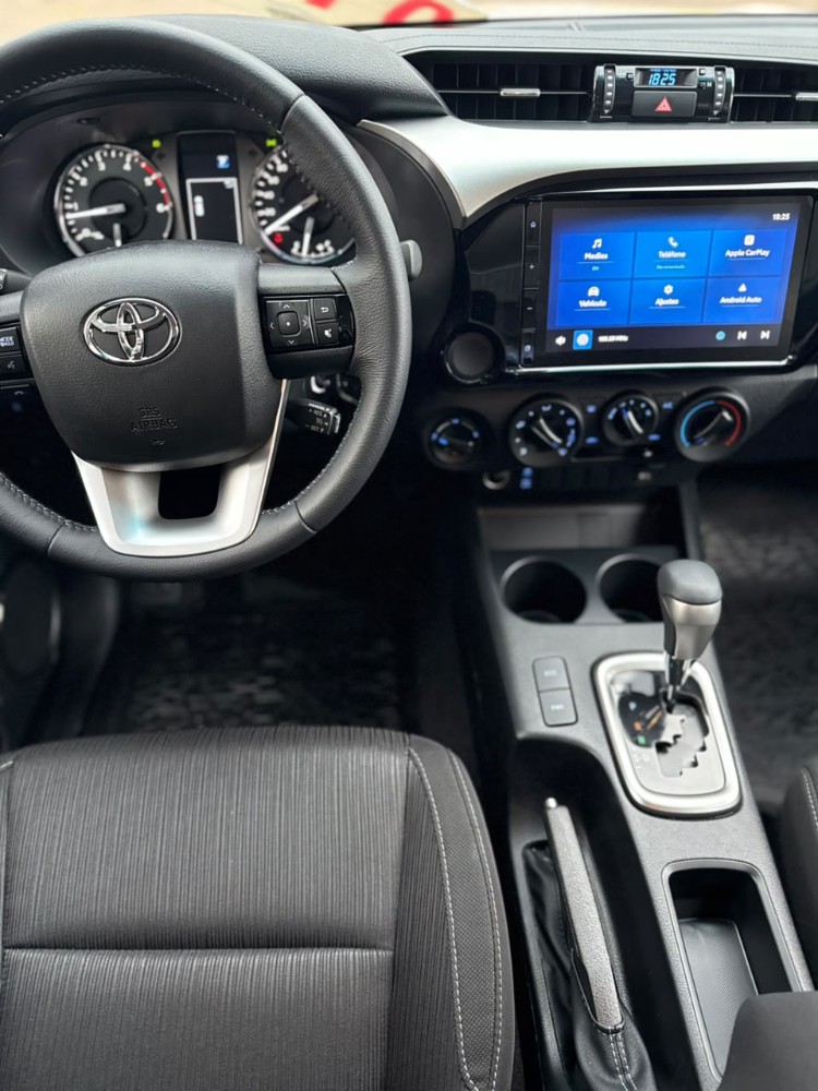 Toyota Hilux SR — foto 9