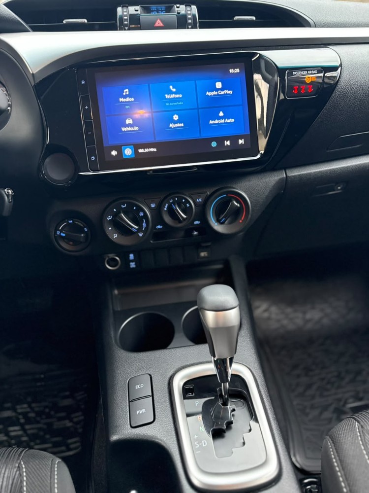Toyota Hilux SR — foto 10