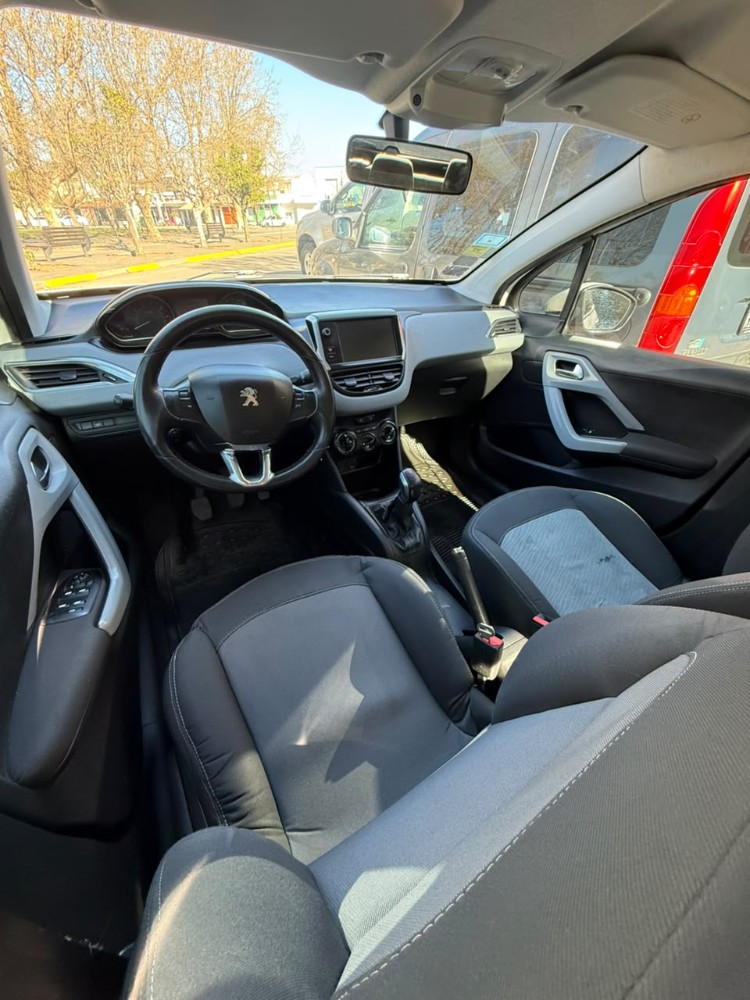 Peugeot 208 Allure — foto 2