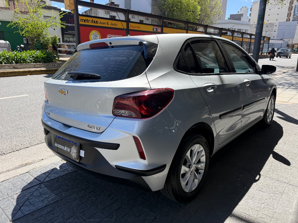 Chevrolet Onix 5P 1,2 Lt — foto 3