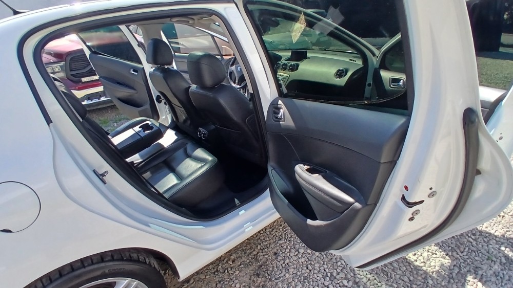 Peugeot 308 5P 2,0 Feline — foto 12