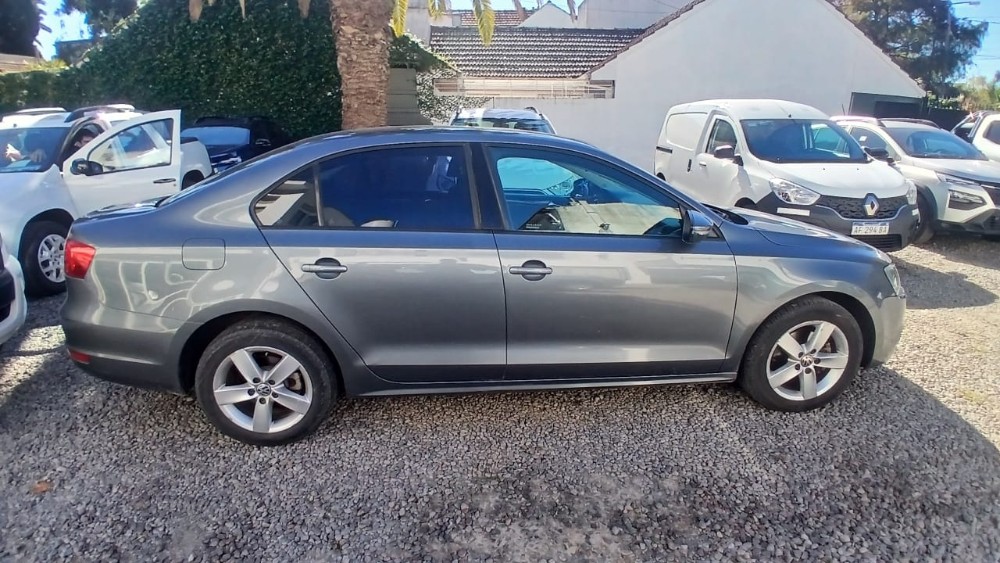 Volkswagen VENTO 4P 2,5 FSI Luxury Tipt 2011 — foto 3