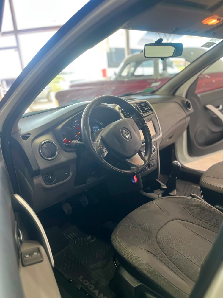 Renault LOGAN PRIVILEGE 1.6 — foto 2