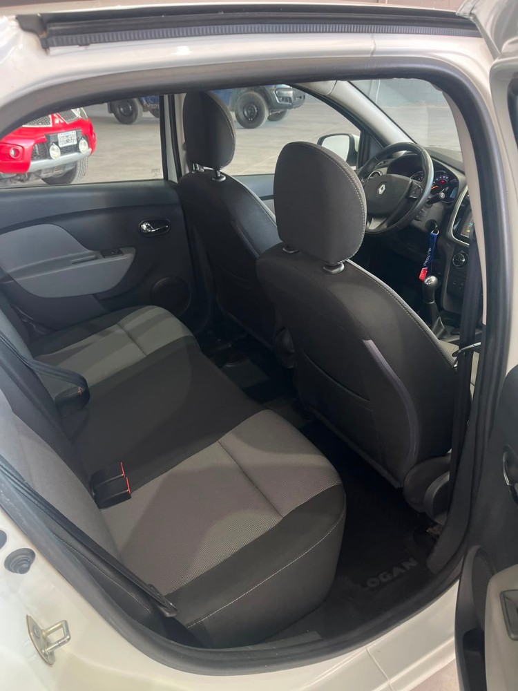 Renault LOGAN PRIVILEGE 1.6 — foto 3