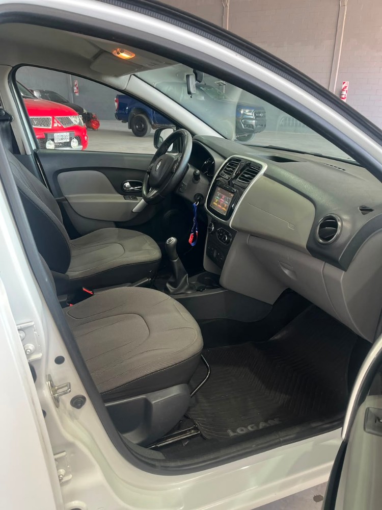 Renault LOGAN PRIVILEGE 1.6 — foto 4