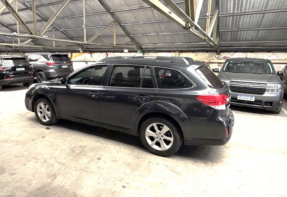Subaru Outback 3.6R — foto 7