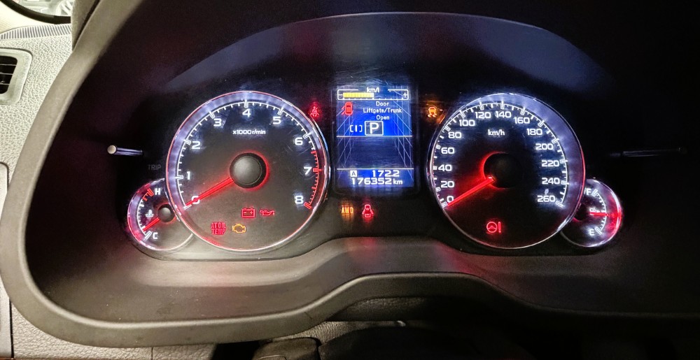 Subaru Outback 3.6R — foto 12