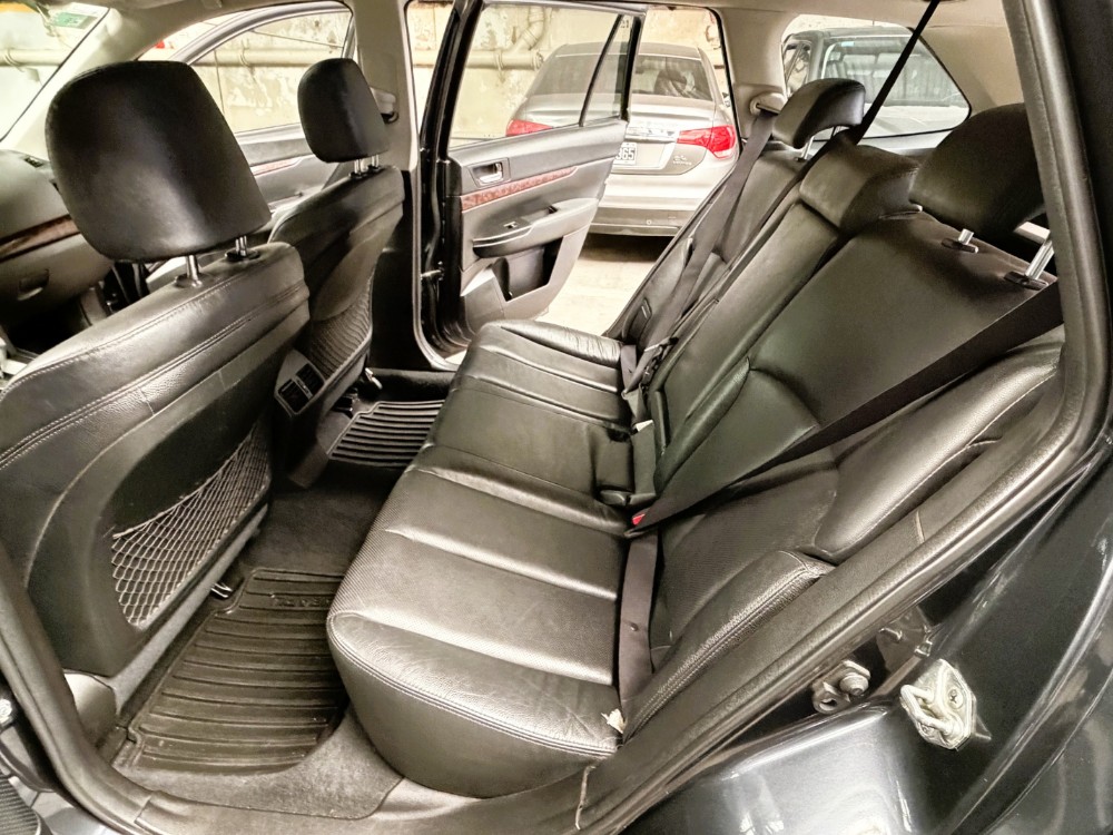 Subaru Outback 3.6R — foto 16
