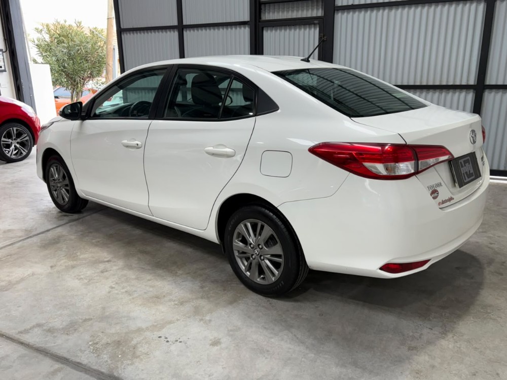 Toyota Yaris 1.5  Xls Mt — foto 6