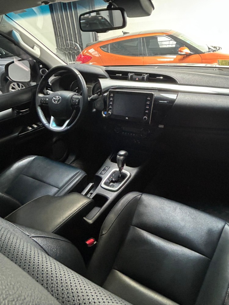 Toyota Hilux 2.8 Srx At Tdi dc 4x4 — foto 12