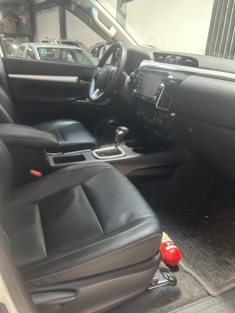 Toyota Hilux 2.8 Srx At Tdi dc 4x4 — foto 13