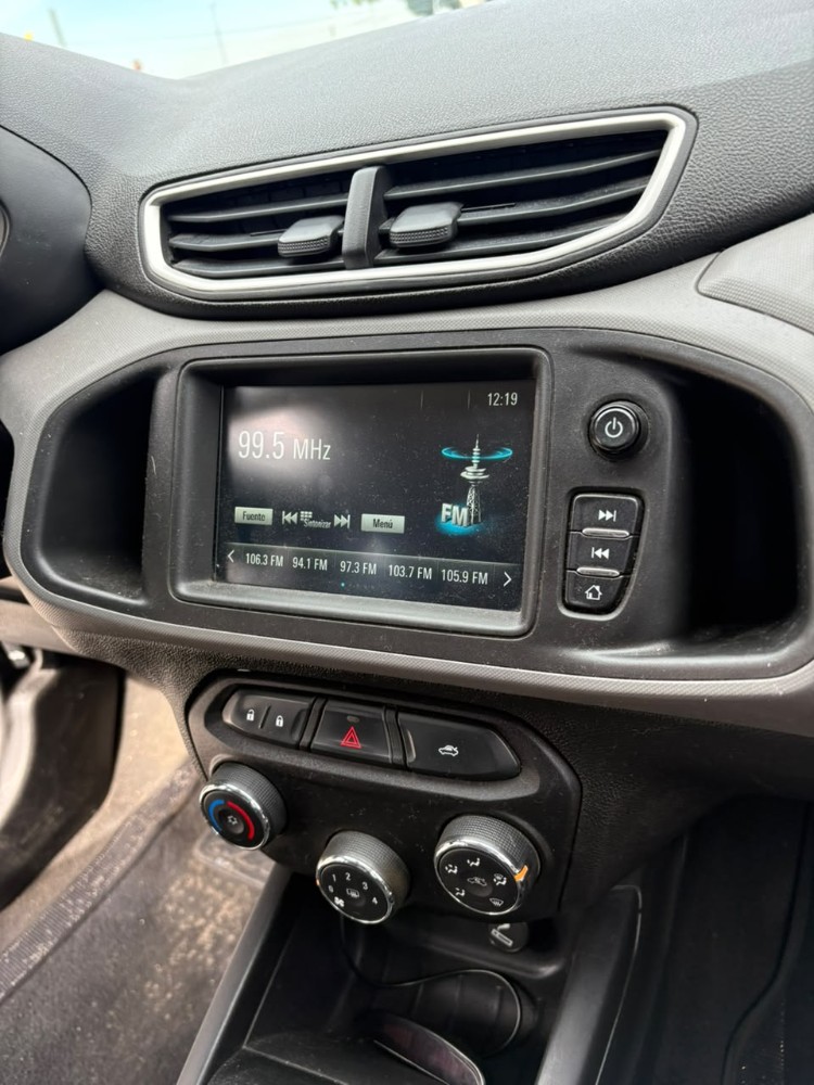 Chevrolet Onix 5P 1,4 Lt — foto 16