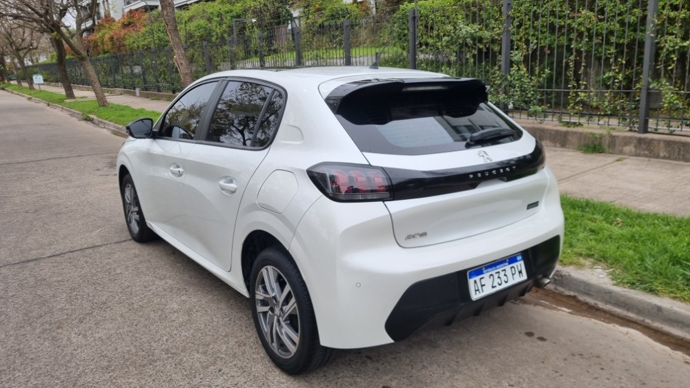 Peugeot 208 Allure — foto 11