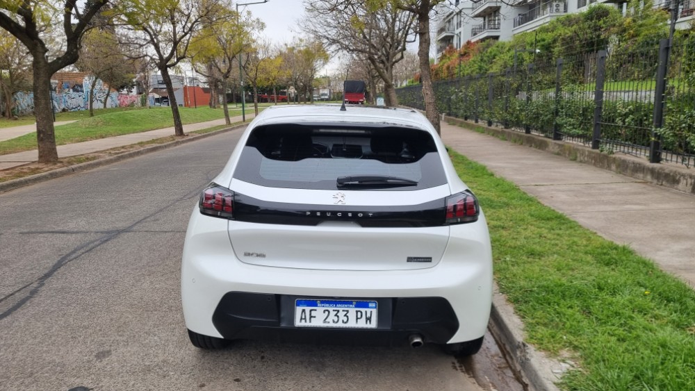 Peugeot 208 Allure — foto 12
